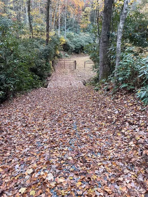 475 Lyday Creek Rd, Pisgah Forest, NC 28768