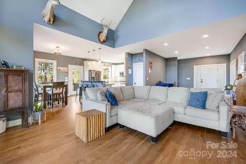 566 Never Blue Rd, Flat Rock, NC 28731 photo 5