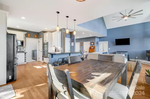 566 Never Blue Rd, Flat Rock, NC 28731 photo 7