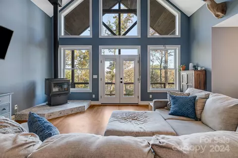 566 Never Blue Rd, Flat Rock, NC 28731 photo 3