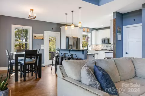 566 Never Blue Rd, Flat Rock, NC 28731 photo 6