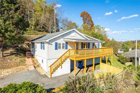 29 Mill St, Waynesville, NC 28786