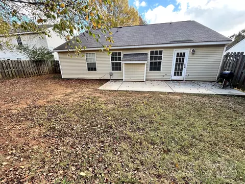 Exterior - 841 Settlement Dr, Clover, SC 29710 photo 5 of 7