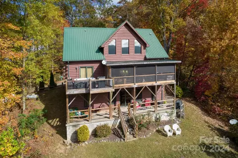 1365 Treyburn Oaks Dr, Whittier, NC 28789