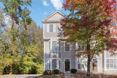 8015 Kings Creek Dr, Charlotte, NC 28273