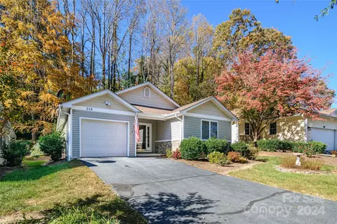 318 Ewarts Hill Rd, Hendersonville, NC 28739
