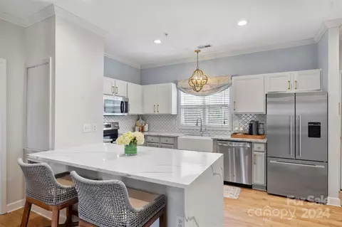 3921 Arbor Ln, Charlotte, NC 28209
