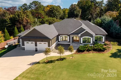 21040 Norman Shores Dr, Cornelius, NC 28031