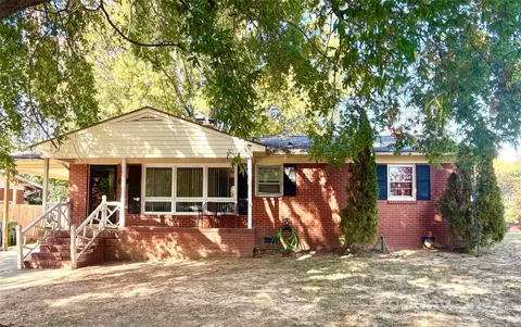 907 Honeysuckle Ln, Albemarle, NC 28001