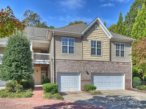 8669 Edinburgh Square Dr, Cornelius, NC 28031
