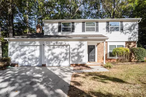 6402 Holly Knoll Dr, Charlotte, NC 28227