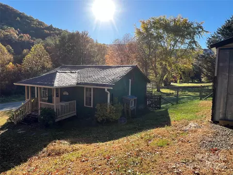 106 Black Oak Cove Rd, Candler, NC 28715