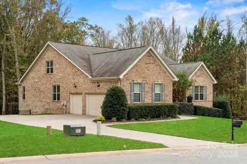 1056 Lake Forest Dr, Weddington, NC 28104