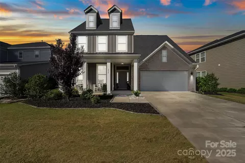 535 Red Wolf Ln, Lake Wylie, SC 29710
