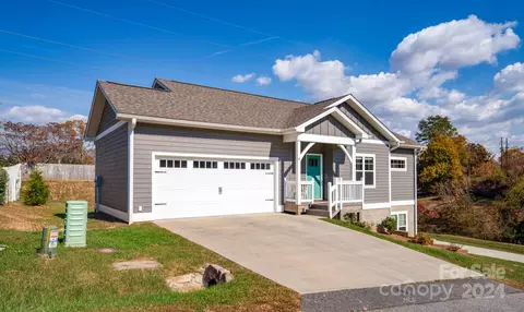 14 Vedder Way, Swannanoa, NC 28778