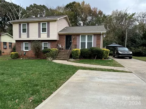321 Stone Post Rd, Charlotte, NC 28217