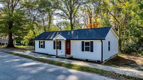 205 W Robinson St, Dallas, NC 28034