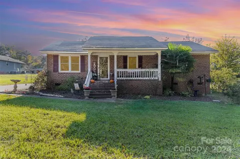 105 Hazel St, Lancaster, SC 29720