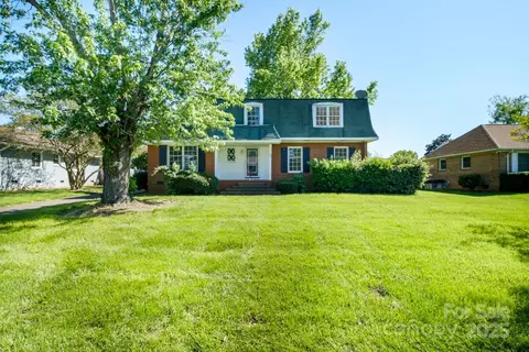 1018 Carysbrook Ln, Charlotte, NC 28217