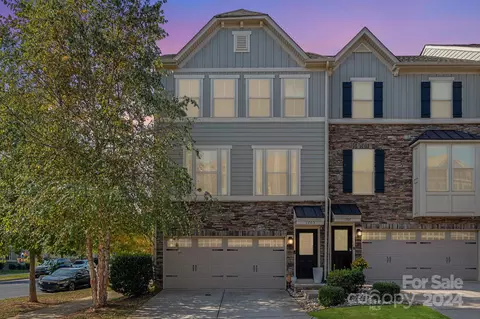 1703 Town Oak Ln, Charlotte, NC 28205