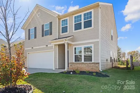 173 Hidden Lakes Rd, Statesville, NC 28677