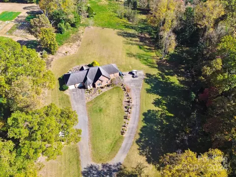 3736 Us Highway 21, Hamptonville, NC 27020