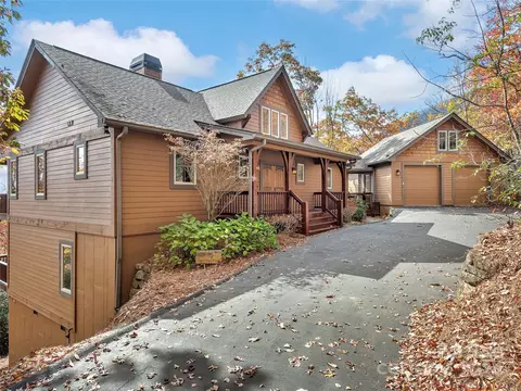 835 Toxaway Dr, Lake Toxaway, NC 28747