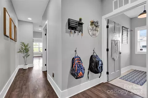 Entry Way - 960 Belk Rd, Mount Ulla, NC 28125 photo 4 of 7