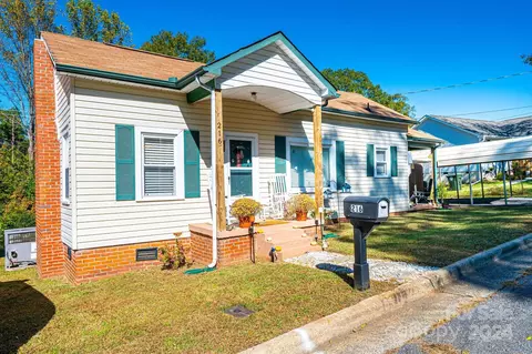 216 W 10th St, Newton, NC 28658