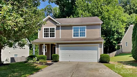 568 River View Dr, Lowell, NC 28098