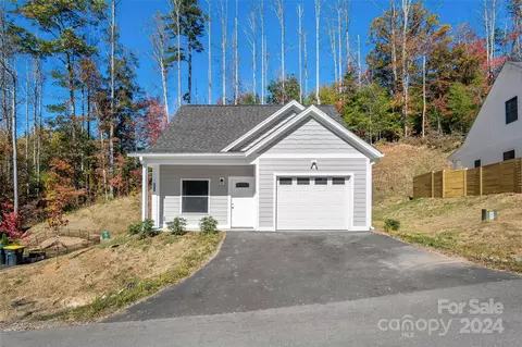 136 Northbend Dr, Asheville, NC 28804