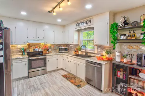Kitchen - 301 Spring Oak Dr, Salisbury, NC 28147 photo 3 of 4