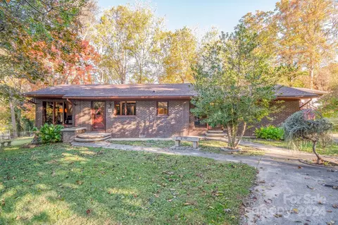 105 Westview Ave, Black Mountain, NC 28711