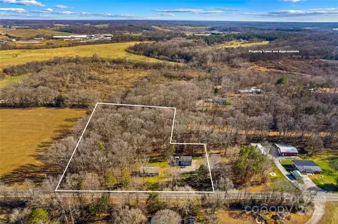 797 Chief Thomas Rd, Harmony, NC 28634