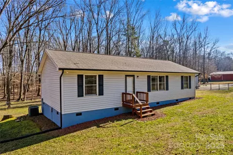 797 Chief Thomas Rd, Harmony, NC 28634 photo 2