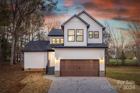 2680 Country Meadows Ln, Valdese, NC 28690