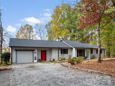 169 Oakwood Ln, Columbus, NC 28722