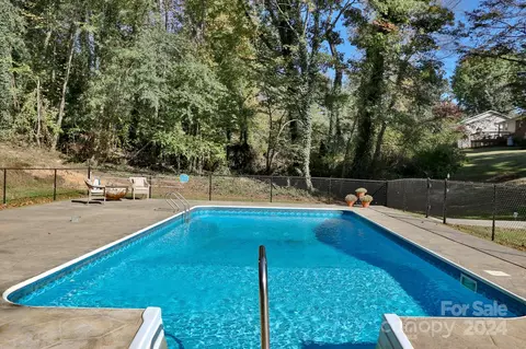 146 Marview Dr, Boonville, NC 27011