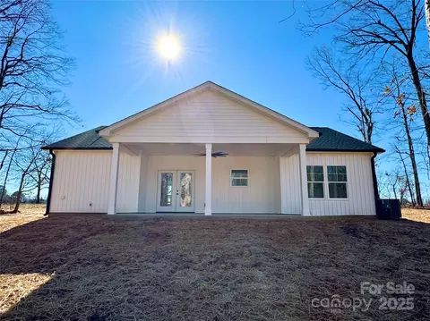 Exterior - 723 E Memorial Hwy, Harmony, NC 28634 photo 3 of 4