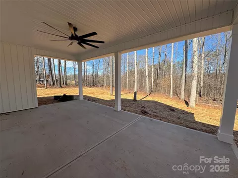 Exterior - 723 E Memorial Hwy, Harmony, NC 28634 photo 2 of 4