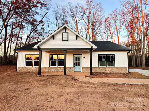 Exterior - 723 E Memorial Hwy, Harmony, NC 28634 photo 4 of 4