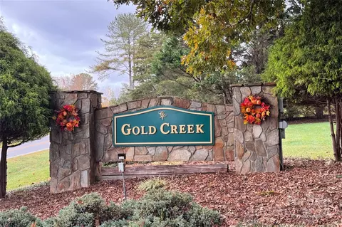 5696 Gold Creek Bay Dr, Hickory, NC 28601