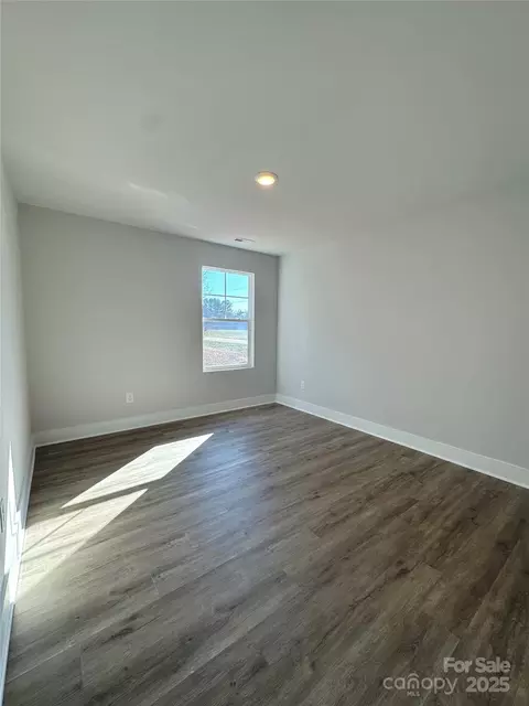 Bedroom - 737 E Memorial Hwy, Harmony, NC 28634 photo 3 of 3