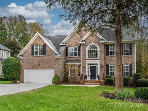 1310 Coachman Dr, Waxhaw, NC 28173