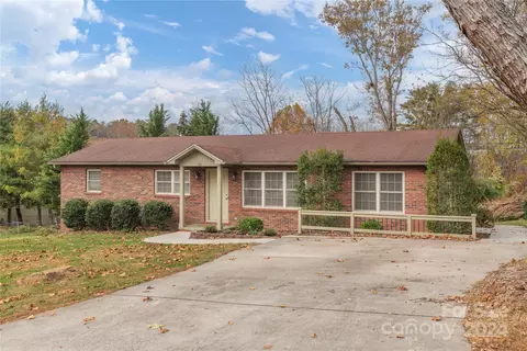 10 Terrace Dr, Weaverville, NC 28787