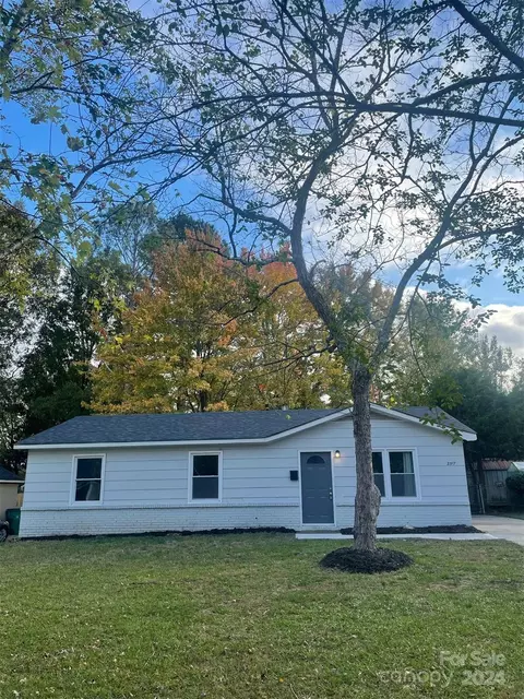 3517 Cypress Pond Dr, Charlotte, NC 28269