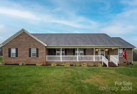 2431 Carriage Ln, Lincolnton, NC 28092