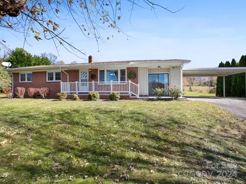 877 Oakdale Rd, Waynesville, NC 28786