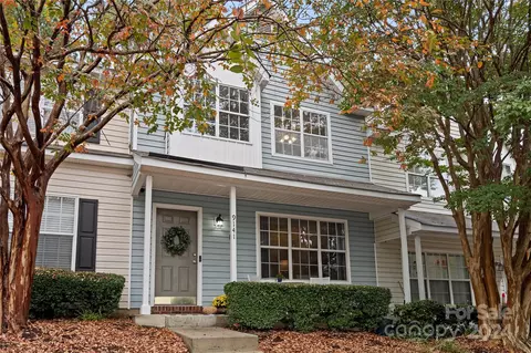 9141 Charminster Ct, Charlotte, NC 28269