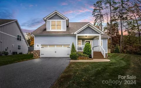 261 Fox Creek Dr, Fletcher, NC 28732